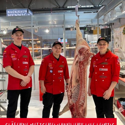 Heute heißt es zuschauen, nachfragen und verstehen. In der Gläsernen Metzgerei auf der Handwerk Live in Leipzig zeigt...