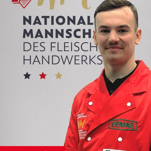 👋 Heute stellen wir euch Phillip Auerswald vor – Mitglied der Nationalmannschaft im Fleischerhandwerk. An seinem Beruf... 👋 Heute stellen wir euch Phillip Auerswald vor – Mitglied der Nationalmannschaft im Fleischerhandwerk. An seinem Beruf...