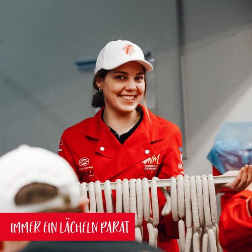 Hannah zeigt, wie vielseitig das Fleischerhandwerk ist. Neben Präzision und Fachwissen gehört auch Freude an der Arbeit...